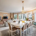 Casa Mandalin Villa *