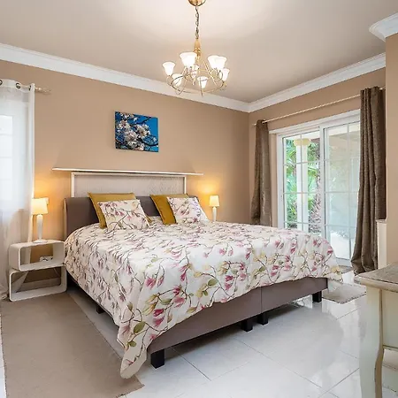 Casa Mandalin Vila *